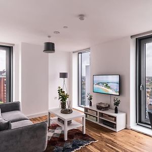 2 Bed Apartment In Media City, Amazing Views Манчестер Exterior photo