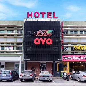 Oyo 876 Hotel Sanctuary Петалінг-Джая Exterior photo