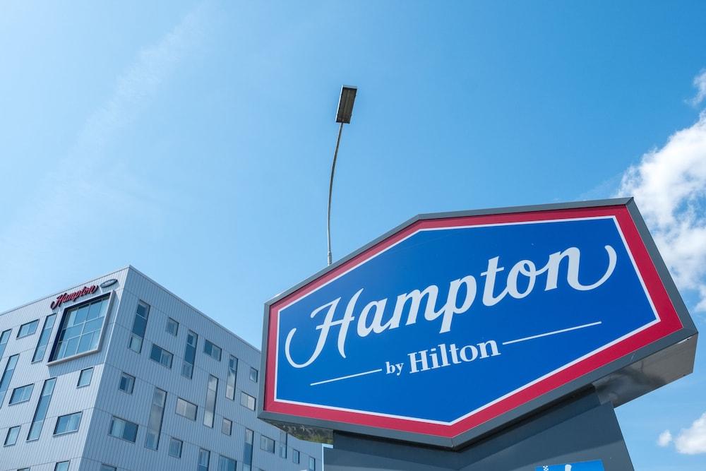 Готель Hampton By Hilton London Gatwick Airport Горлі Екстер'єр фото
