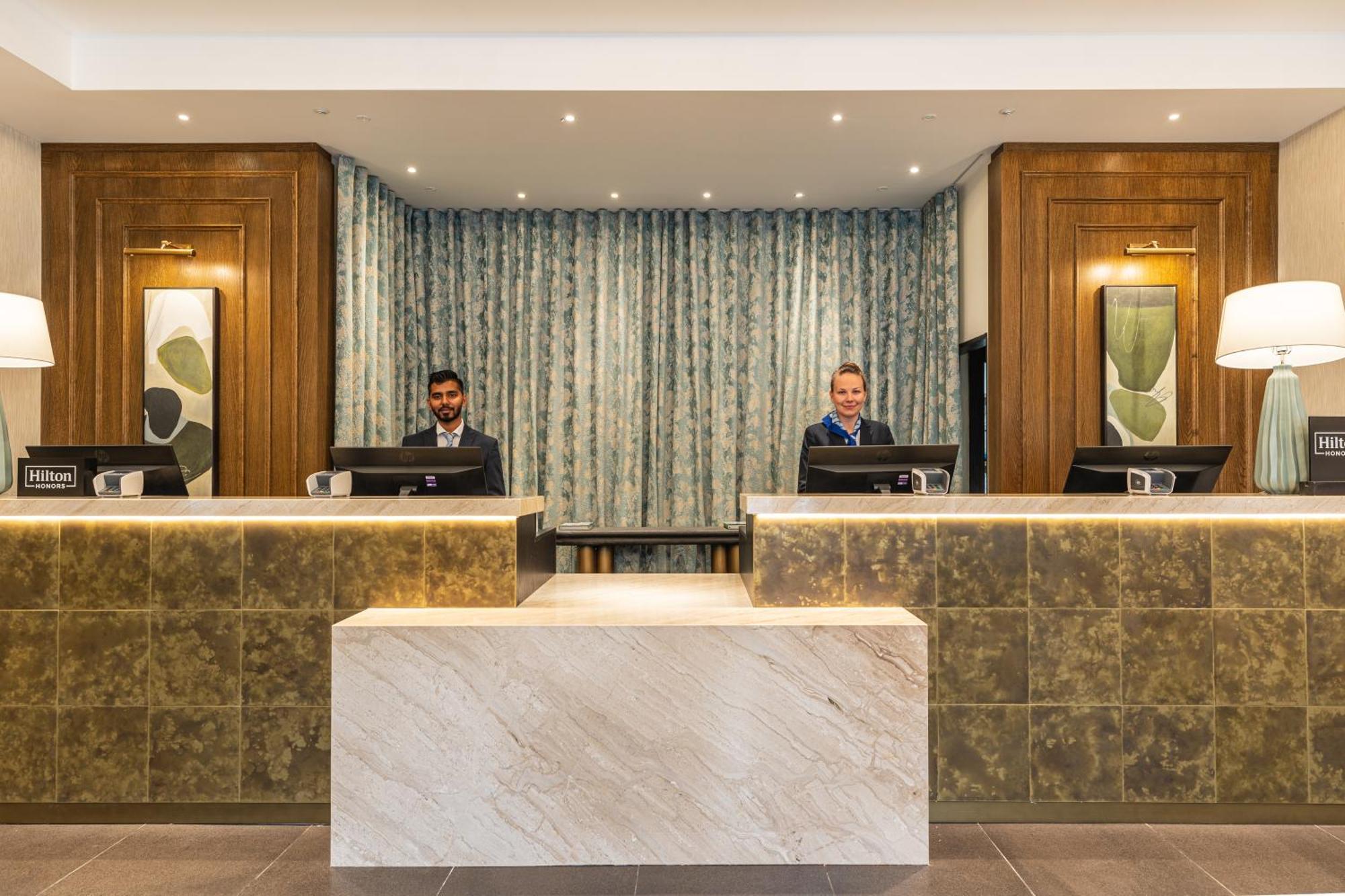 Готель Doubletree By Hilton London Victoria Екстер'єр фото