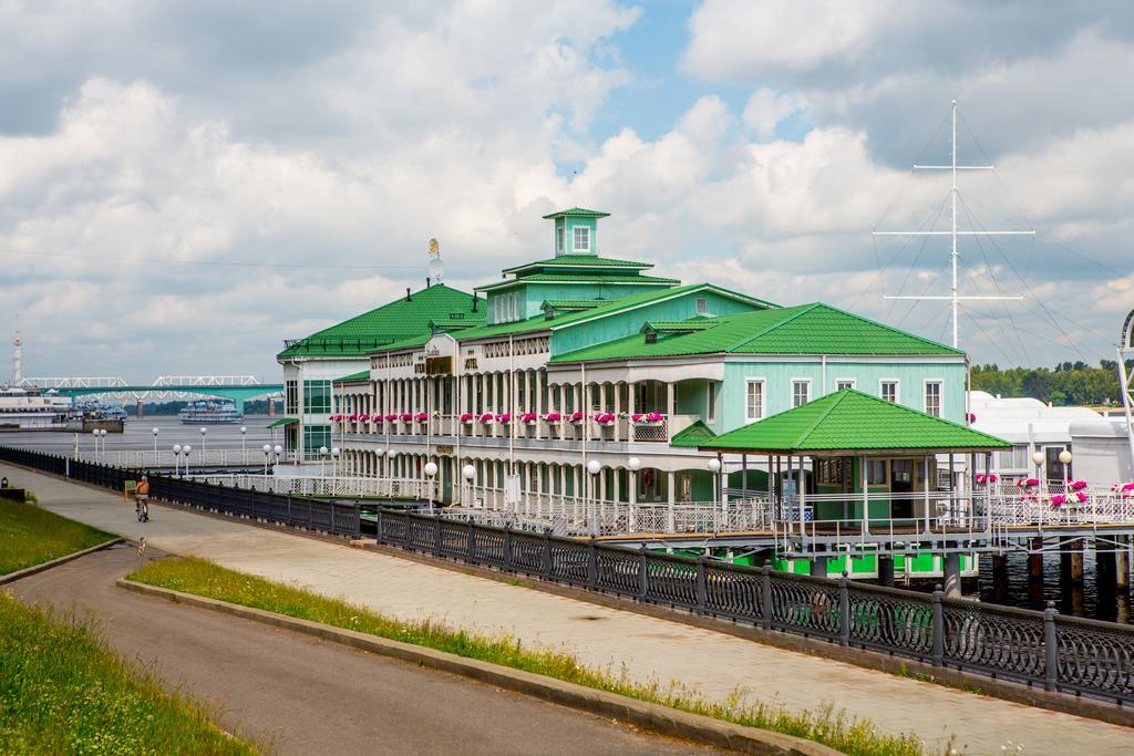 Aqua Hotel Volzhskaya Zemchuzhina Ярославль Екстер'єр фото