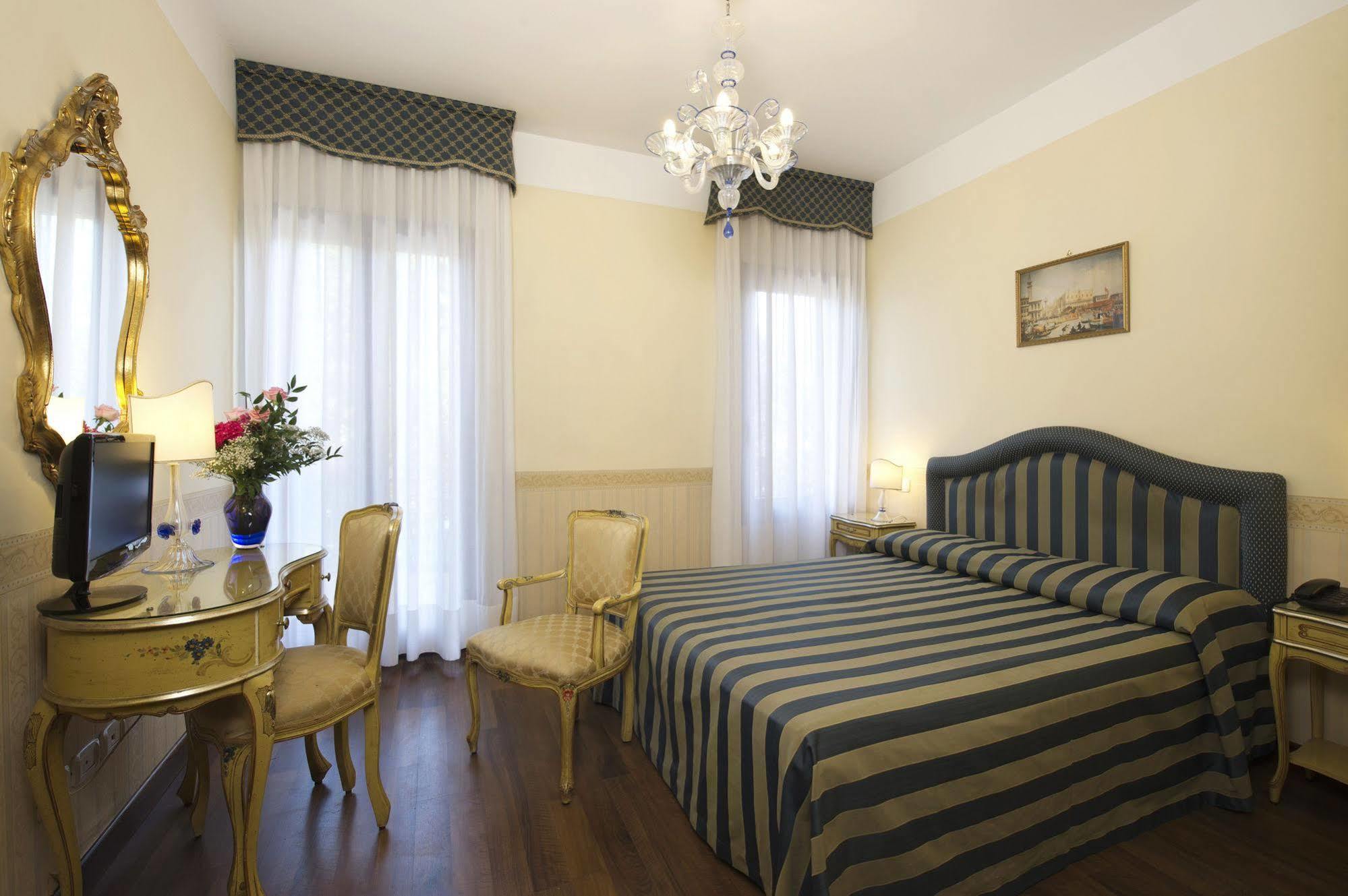 Hotel Villa Edera Lido di Venezia Екстер'єр фото